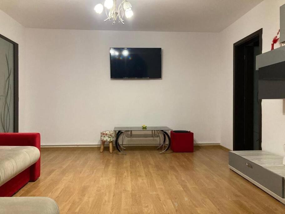 Apartament 3 Camere De Inchiriat クラヨーヴァ エクステリア 写真