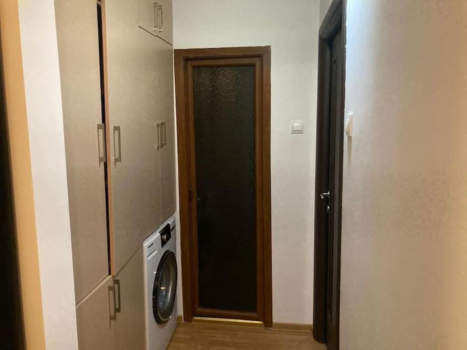 Apartament 3 Camere De Inchiriat クラヨーヴァ エクステリア 写真