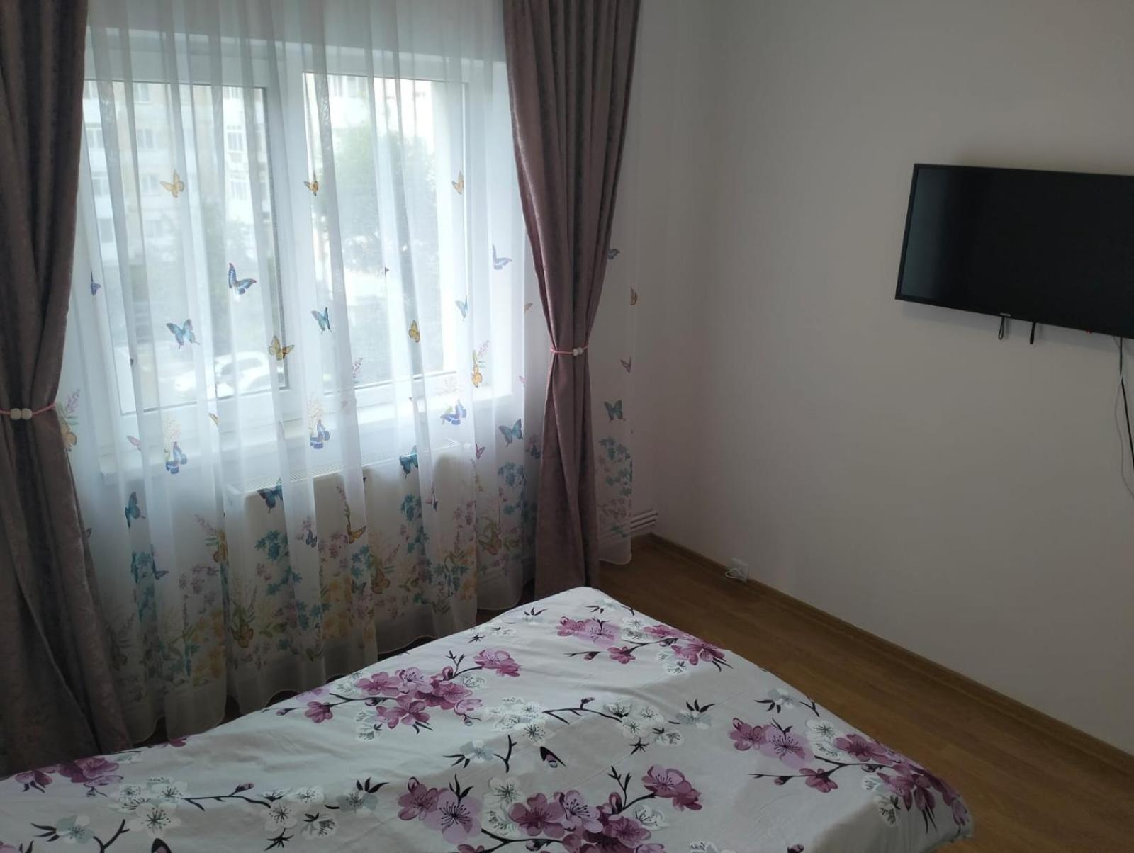 Apartament 3 Camere De Inchiriat クラヨーヴァ エクステリア 写真