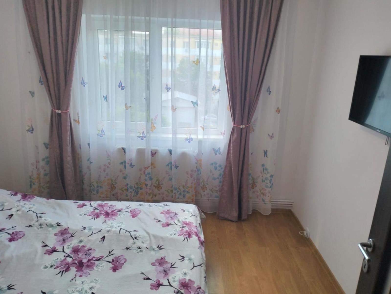 Apartament 3 Camere De Inchiriat クラヨーヴァ エクステリア 写真